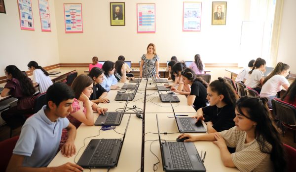Gəncə Dövlət Universitetində yaz semestrinin imtahan sessiyası uğurla davam edir