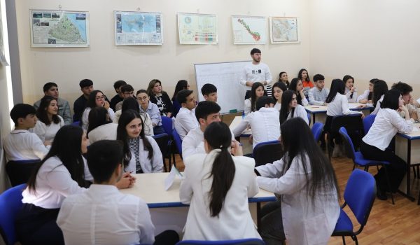 GDU-da “Yaşıl dünya naminə həmrəylik ili”nə həsr edilmiş  intellektual yarış  keçirilib