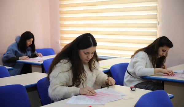 GƏNCƏ DÖVLƏT UNİVERSİTETİNDƏ PAYIZ SEMESTRİNİN İMTAHAN SESSİYASI UĞURLA DAVAM EDİR
