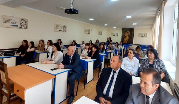 “İngilis dilinin tədrisinə müasir yanaşmalar. Tələbəni yeni mövzuya həvəsləndirmə üsulları” mövzusunda təlim