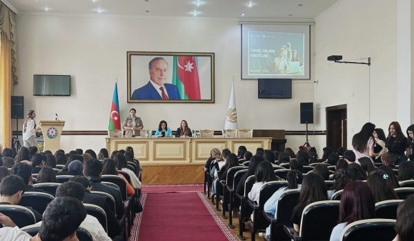TƏHSİL TƏLƏBƏ KREDİTİ FONDUNun ƏMƏKDAŞLARI tələbələRlə GÖRÜŞ KEÇİRMİŞDİR