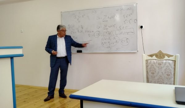 AMEA-nın müxbir üzvü Bilal Bilalov Gəncə Dövlət Univesitetində usdad dərsi keçib