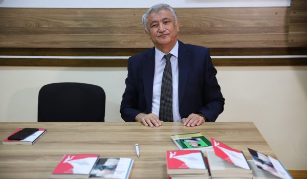 Gəncə Dövlət Universitetində tanınmış şair Qəşəm Nəcəfzadə ilə görüş keçirilib