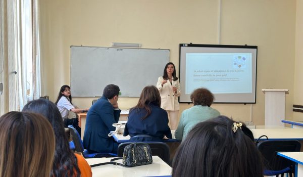Gəncə Dövlət Universitetində “Dinləmə və danışıq bacarıqlarının inkişafı” mövzusunda təlim
