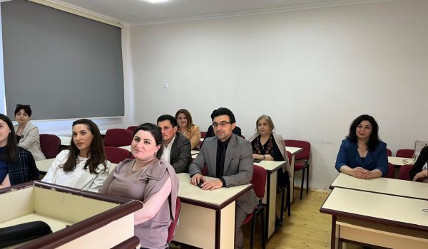“İKT biliklərinin artırılması yolları” mövzusunda təlimlər