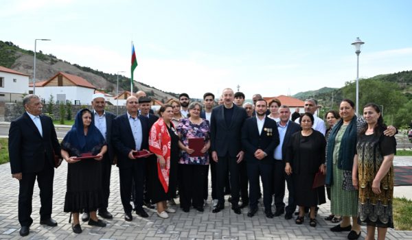 Bu gün laçınlılar Şəhər Gününü doğma evlərində qürur və sevinc hissi ilə bayram edirlər