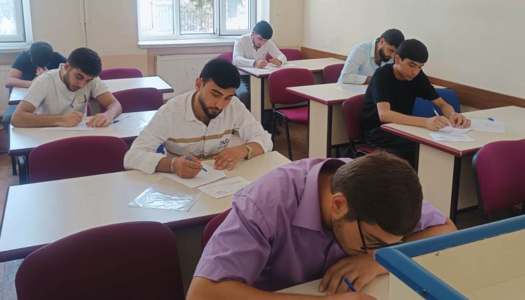 Gəncə Dövlət Universitetində yay semestrinin imtahan sessiyası davam edir