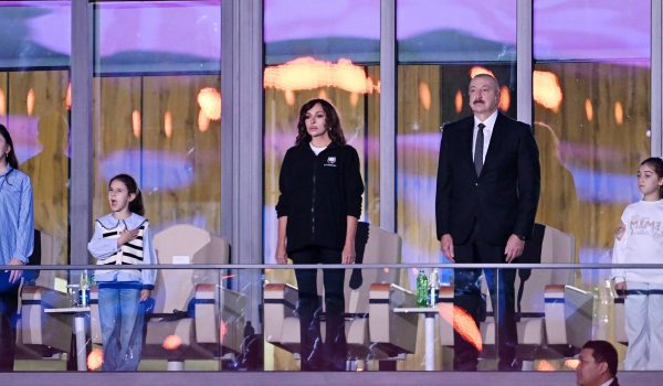 İlham Əliyev və birinci xanım Mehriban Əliyeva Gəncədə keçirilən III MDB Oyunlarının təntənəli açılış mərasimini izləyiblər