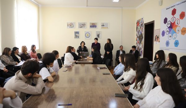 “Əlilliyi olan tələbələr üçün Mərkəz”də görüş və təlim keçirilib