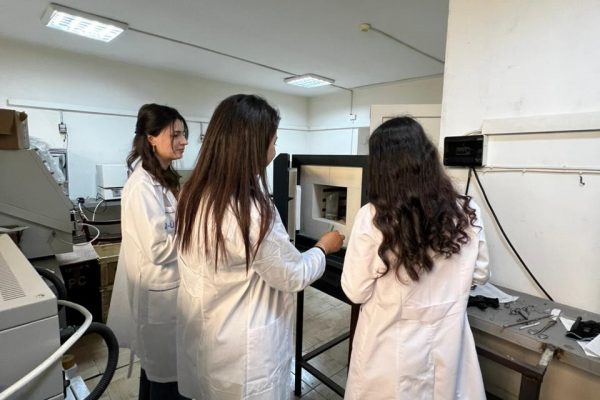 KİMYA İXTİSASI ÜZRƏ TƏHSİL ALAN MAGİSTRANTLAR AKADEMiK MURTUZA NAĞIYEV ADINA KATALiZ VƏ QEYRi-ÜZVi KiMYA iNSTiTUTUNda olublar