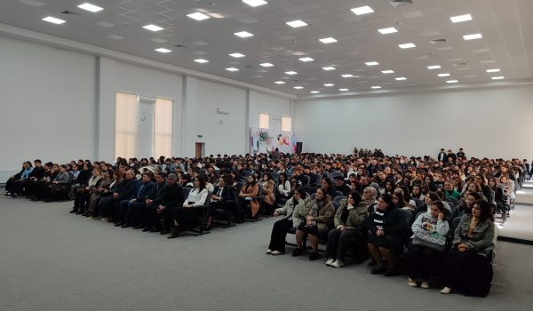 GDU-NUN ƏMƏKDAŞLARI Şəmkirdə YUXARI SİNİF ŞAGİRDLƏRİ İLƏ GÖRÜŞ KEÇİRİBLƏR