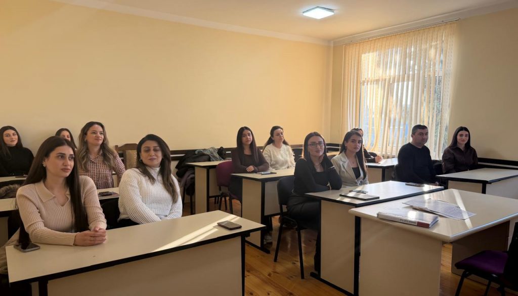 GƏNCƏ DÖVLƏT UNİVERSİTETİNDƏ QİYABİ FORMADA TƏHSİL ALAN TƏLƏBƏLƏRİN DƏRSLƏRİ BAŞLAYIB