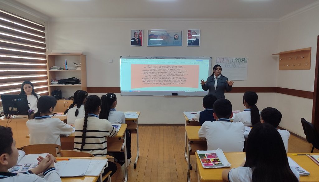 GDU-nun müəllimi orta məktəbdə ustad dərsi keçib