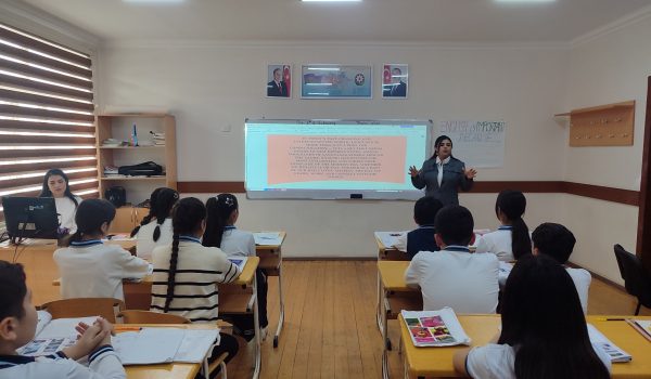 GDU-nun müəllimi orta məktəbdə ustad dərsi keçib