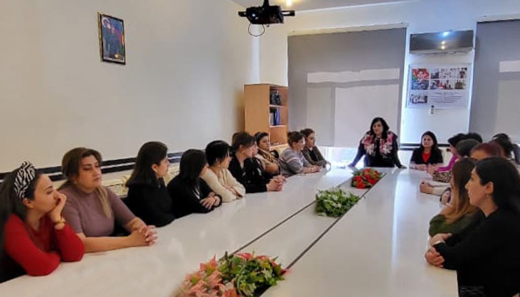 Gəncə Dövlət Universitetində “İnsan alveri və qadın zorakılığı” mövzusunda dəyirmi masa keçirilib