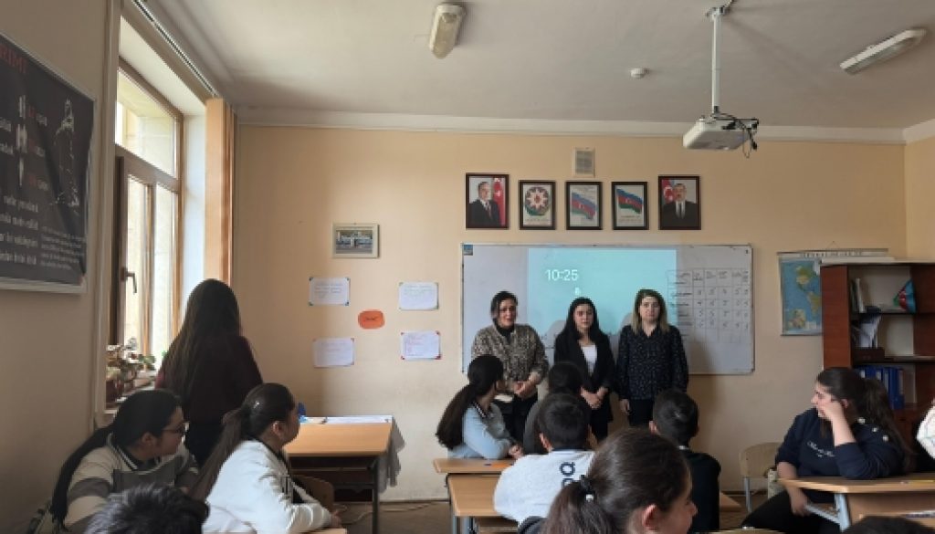 Təcrübəçi tələbələrin orta məktəblərdə sınaq dərsləri uğurla davam edir