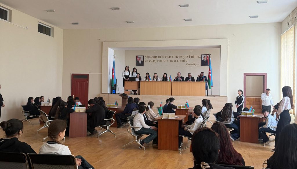 “FİZİKA AYLIĞI” ÇƏRÇİvəsiNDƏ İNTELLEKTUAL YARIŞ KEÇİRİLİB