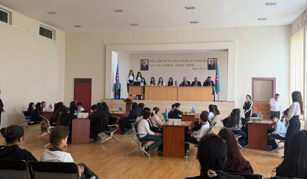 “FİZİKA AYLIĞI” ÇƏRÇİvəsiNDƏ İNTELLEKTUAL YARIŞ KEÇİRİLİB