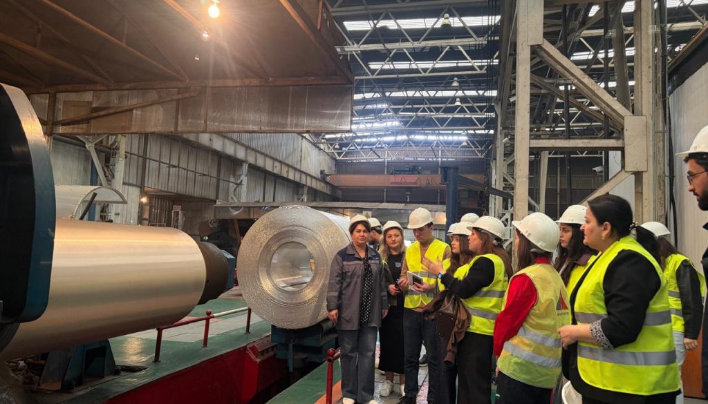 GDU-nun təcrübəçi tələbələri Gəncə Cihazqayırma Zavodunda istehsalat təcrübəsində iştirak edirlər