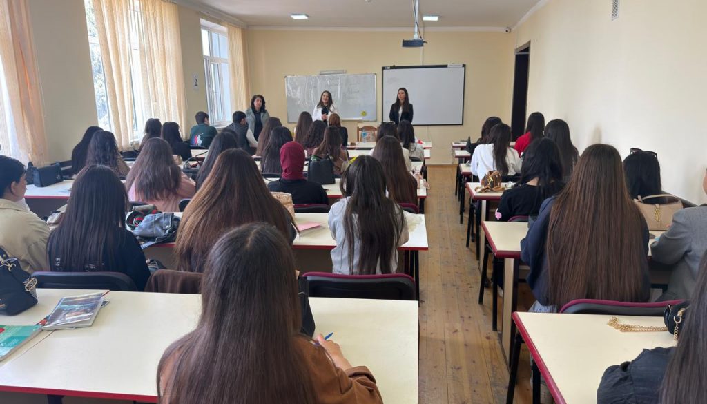Əlilliyi olan tələbələr üçün mərkəz və Psixologiya kafedrasının birgə təşəbbüsü ilə tələbələrlə görüş keçirilib