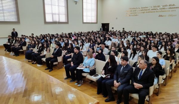 Rektor Yusif Yusibov yaz imtahan sessiyası öncəsi tələbələrlə görüş keçirib