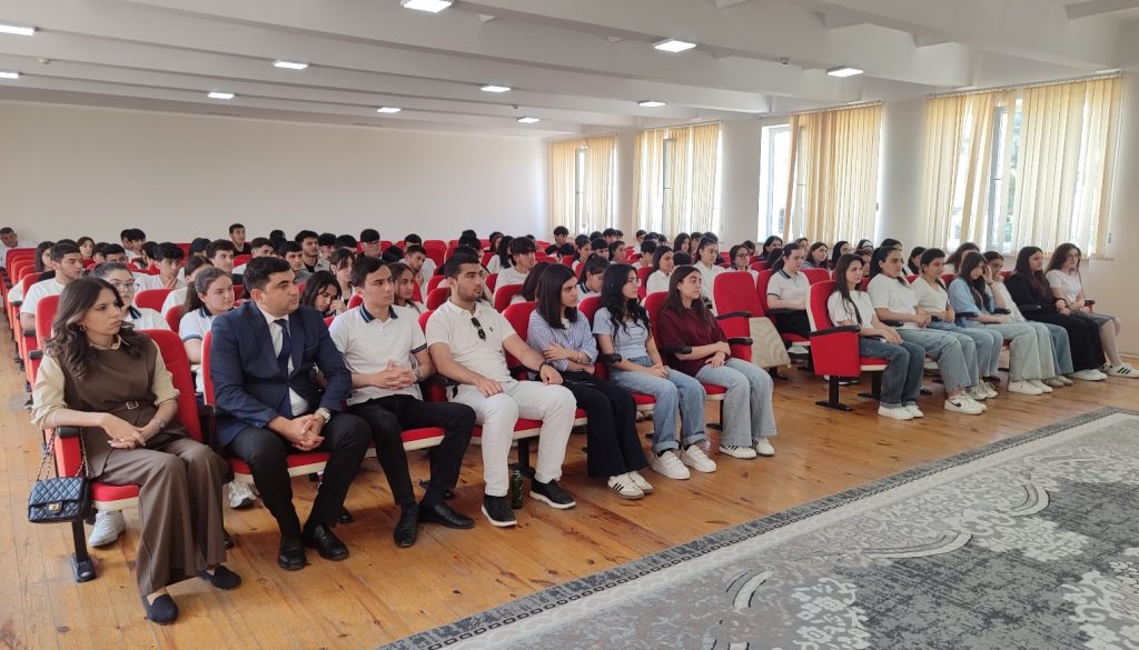 GƏNCƏ DÖVLƏT UNİVERSİTETİNİN PROFESSOR –MÜƏLLİM HEYƏTİ YEVLAX RAYONunda ORTA MƏKTƏB KOLLEKTİVİ İLƏ GÖRÜŞ KEÇİRİB