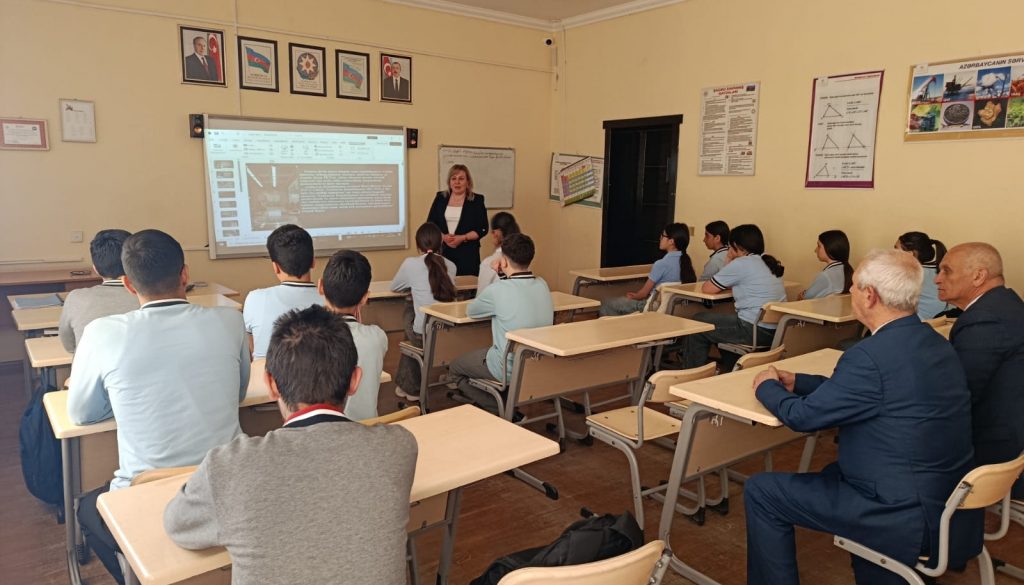 GDU-nun əməkdaşı orta mətkəbdə ustad dərsi keçib