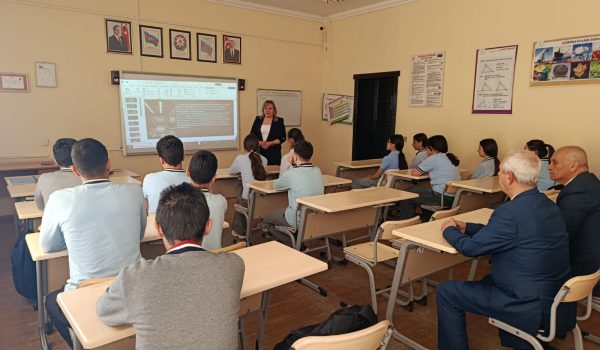 GDU-nun əməkdaşı orta mətkəbdə ustad dərsi keçib