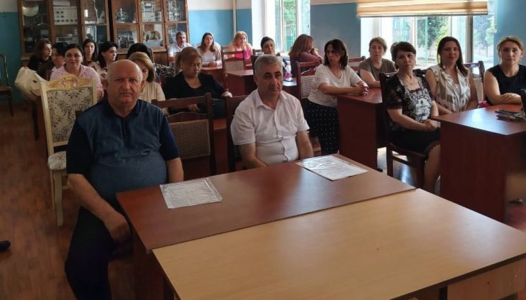 “İŞGÜZAR KOMMUNİKASİYADA VERBAL VƏ QEYRİ-VERBAL NİTQ” MÖVZUSUNDA ELMİ-NƏZƏRİ SEMİNAR KEÇİRİLİB