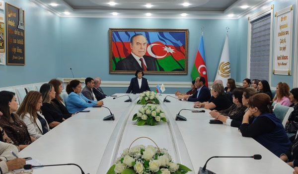 Gəncə Dövlət Universitetində Qərbi Azərbaycandan olan bir qrup əməkdaşa döş nişanları və üzvlük vəsiqələri təqdim edilib
